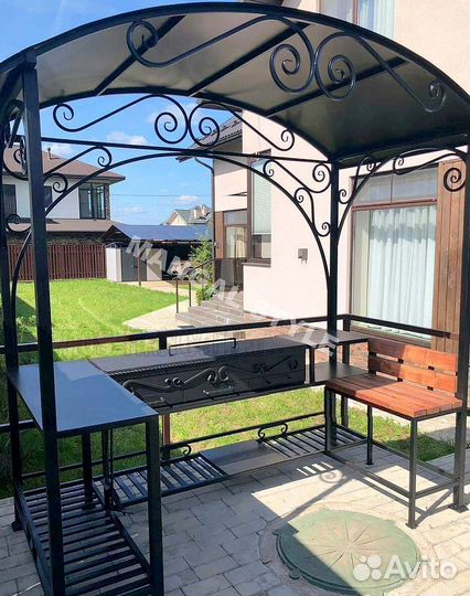 Мангал с крышей