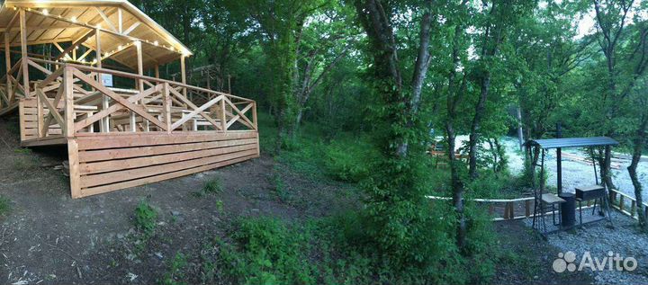 Аренда беседки, место отдыха, столик в лесу