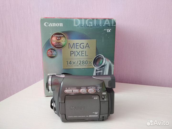 Видеокамера Canon MV880X