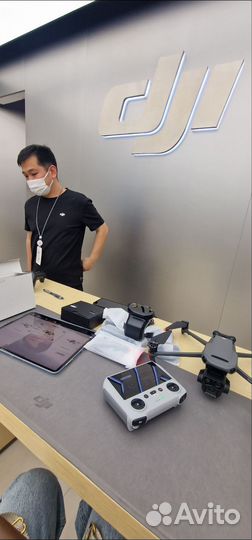 Квадрокоптер DJI Mavic 3 Pro