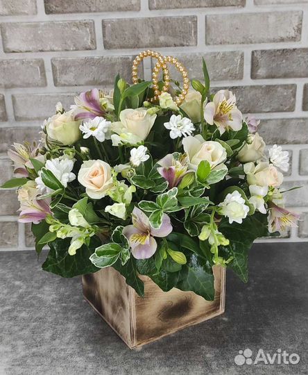 Композиция из живых цветов