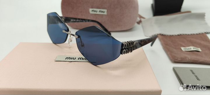 Солнцезащитные очки Miu Miu