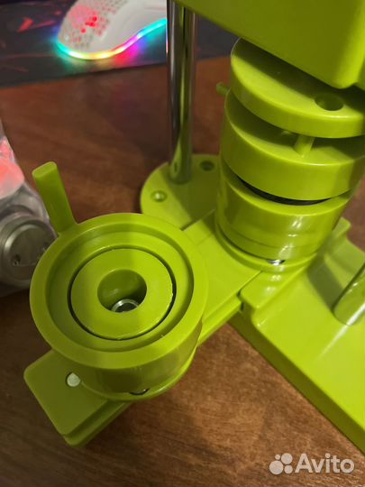 Пресс для изготовления значков