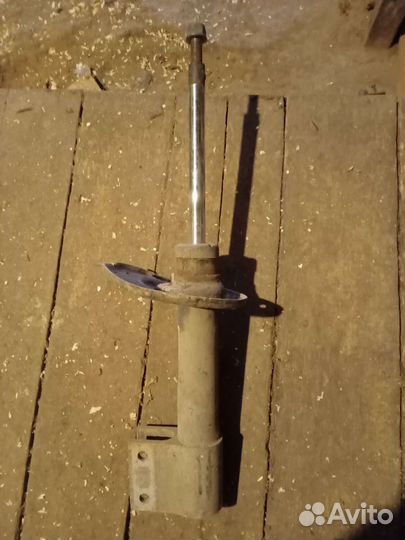 Стойка машыны пежо 308