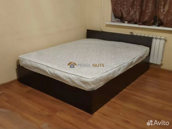 Кровать с матрасом