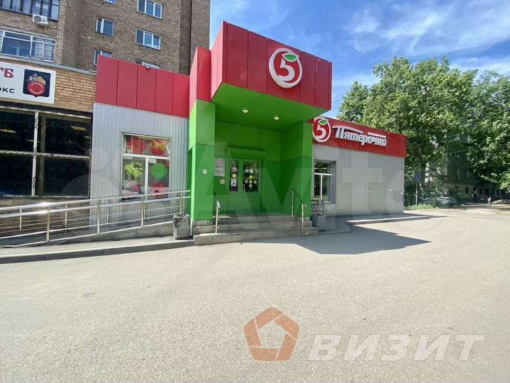 Торговое помещение около Пятерочки, есть два входа