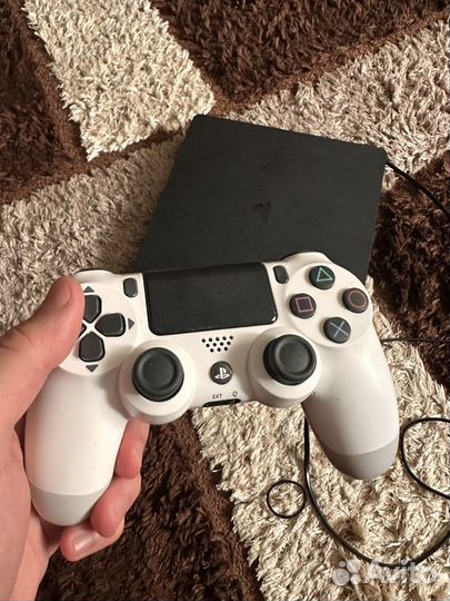 Игровая приставка ps4 slim