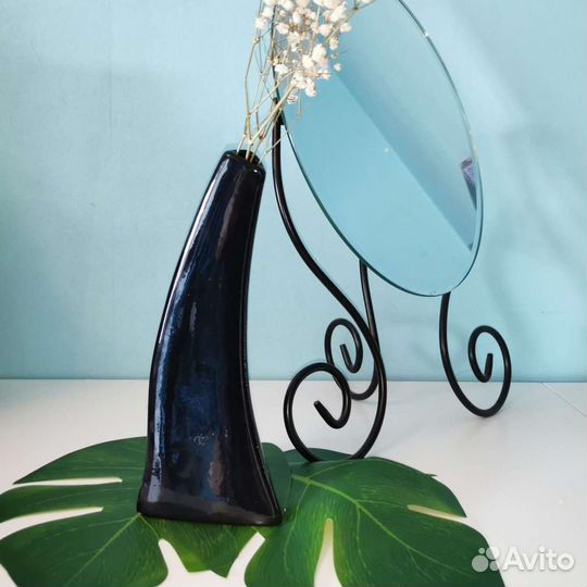 Вазочка из черного стекла