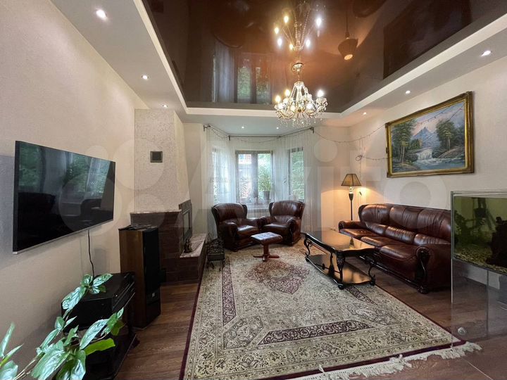 Дом 390 м² на участке 10 сот.