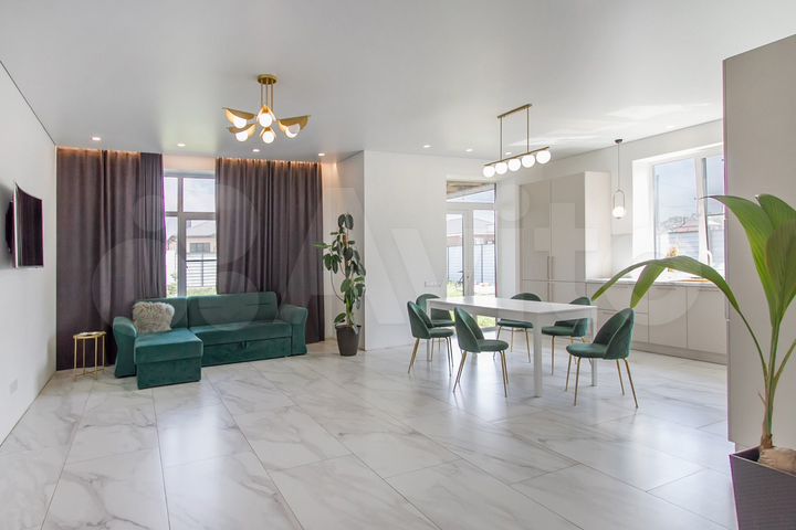 Коттедж 348,8 м² на участке 13 сот.