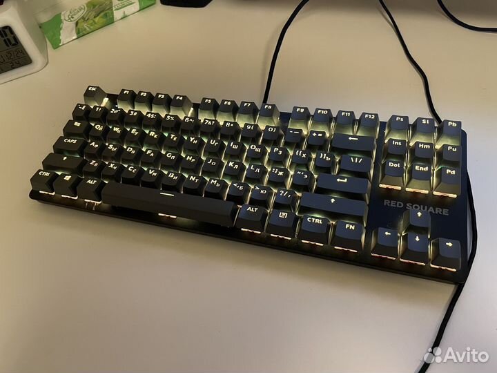 Red square keyrox tkl (залипает )