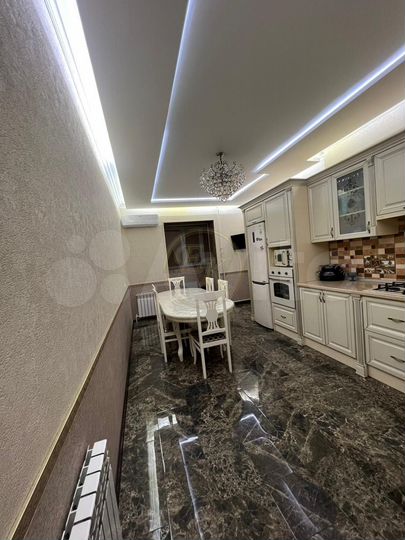 2-к. квартира, 84 м², 4/10 эт.
