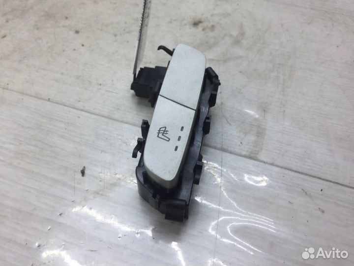 Кнопка обогрева сидений Mercedes C-Class W205 2014