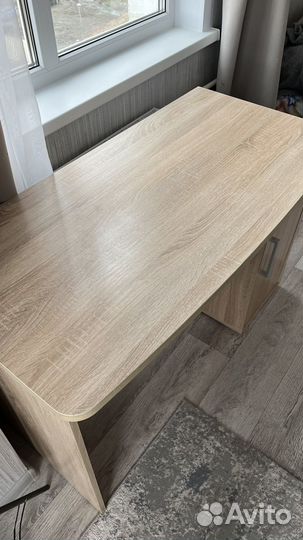 Письменный стол (парта)