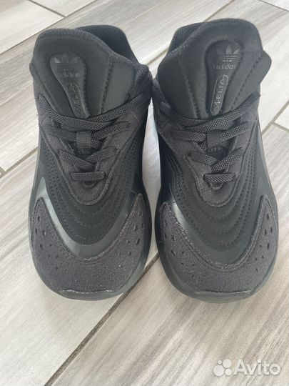 Кроссовки adidas
