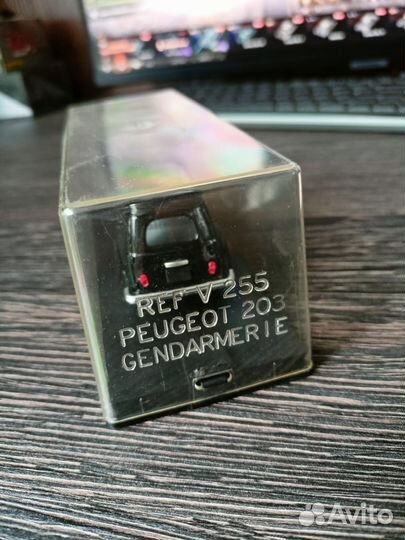 Peugeot 203 gendarmerie 1:43 verem