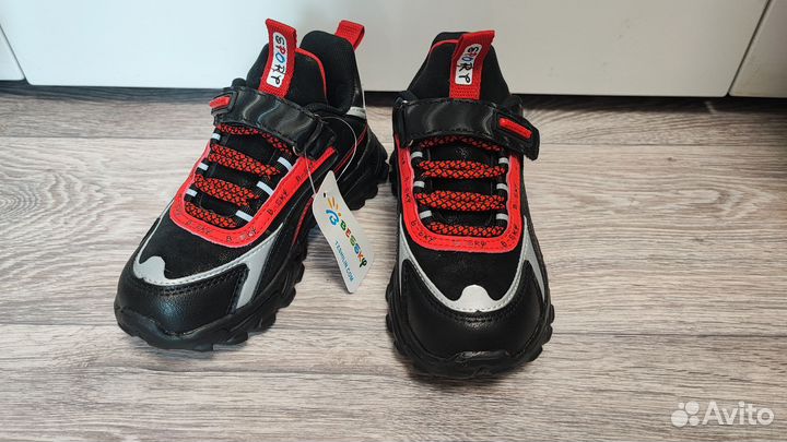 Новые кроссовки для мальчика. Размер 28