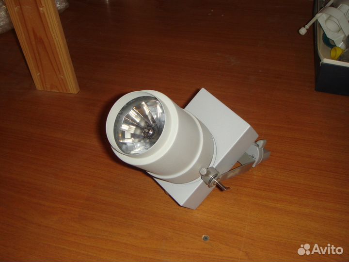 Прожектор трековый