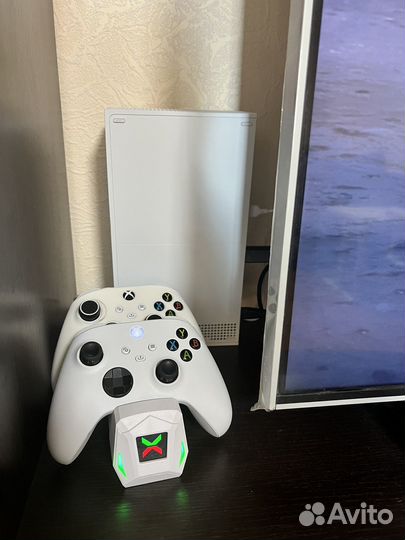 Xbox series s 2 геймпада