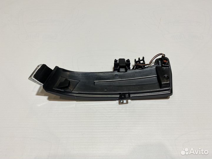 Левый поворотник Mercedes W204 W212 W207 W117