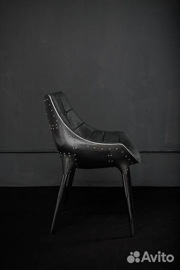 Кожаный стул