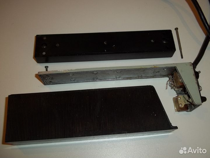 Рация, фуражка, жезл, погоны и свисток