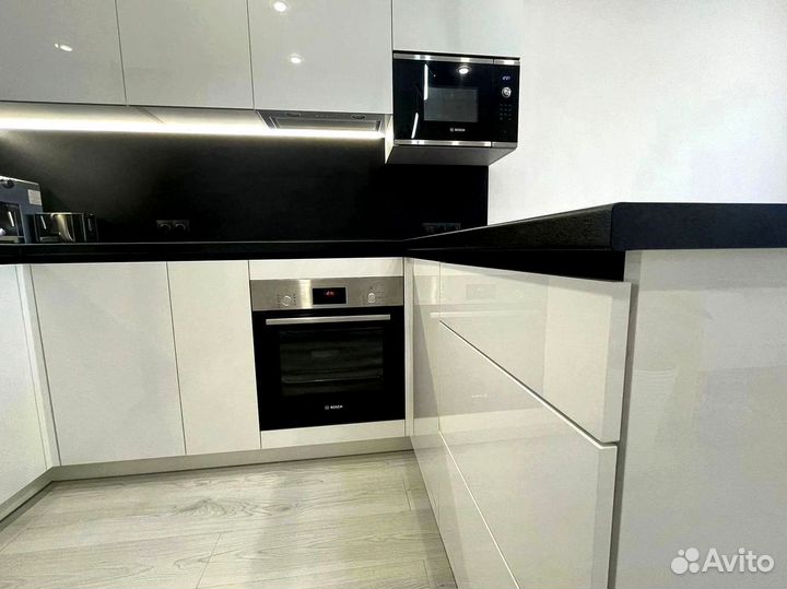 Угловой кухонный гарнитур классика