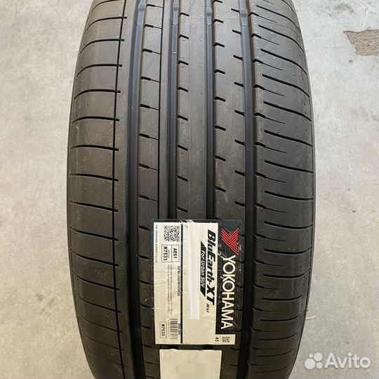 Yokohama BluEarth-XT AE61 215/65 R17 V