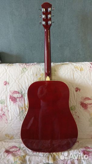 Акустическая гитара