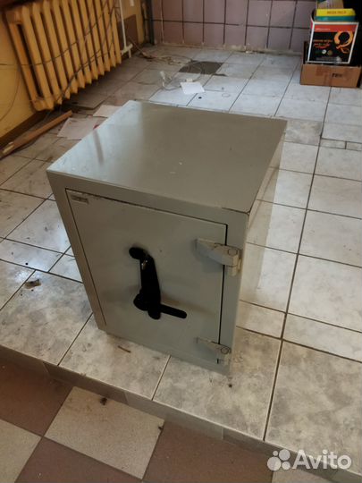 Продаю safe средний