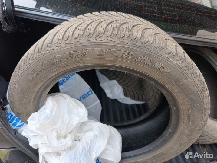 Goodyear UltraGrip Ice+ 215/55 R17 98