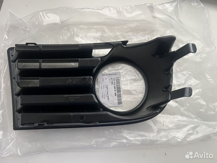 Новая решетка бампера левая VW Golf 5 1K0853665B