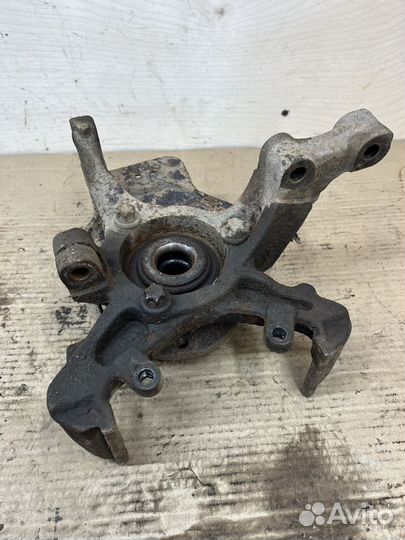 Поворотный кулак левый Opel Astra G 1.6 X16XEL