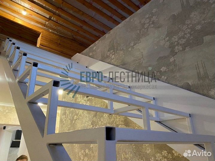 Каркас для лестницы из металла