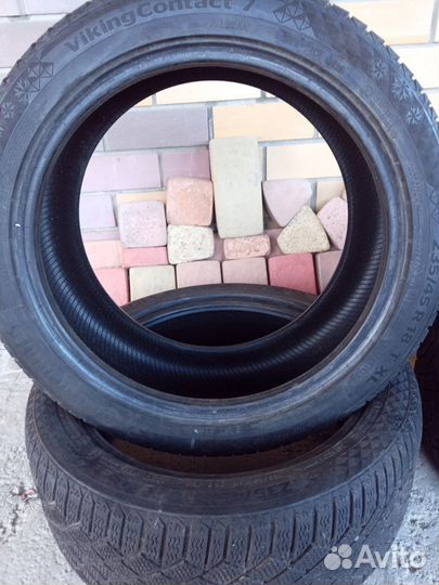 Continental ContiVikingContact 7 235/45 R18 98T