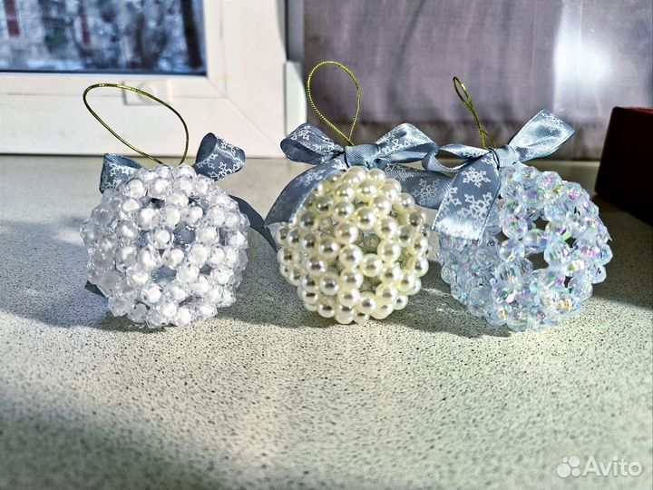 Новогодние шары из бусин ручной работы