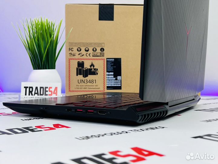 Lenovo Legion 15.6 i7-7700HQ / GTX 1060 6GB / 12GB