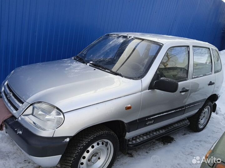 Chevrolet Niva I (2002—2009) Обшивка средней стойки