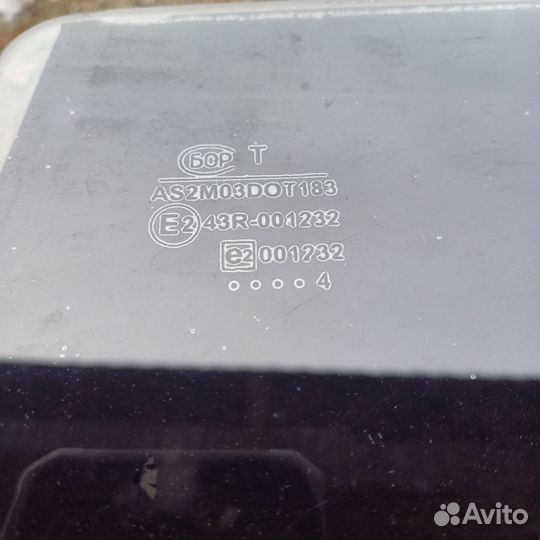 Стекло переднее правое заднее левое Шевроле Нива