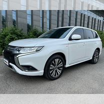 Mitsubishi Outlander 2.0 CVT, 2021, 39 200 км, с пробегом, цена 2 030 000 руб.