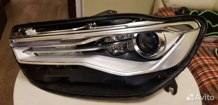 Фара для audi а6с7 рестайлинг.Стекло отклеено