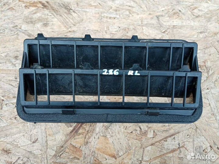 Заглушка заднего крыла нижняя Mitsubishi Pajero 4