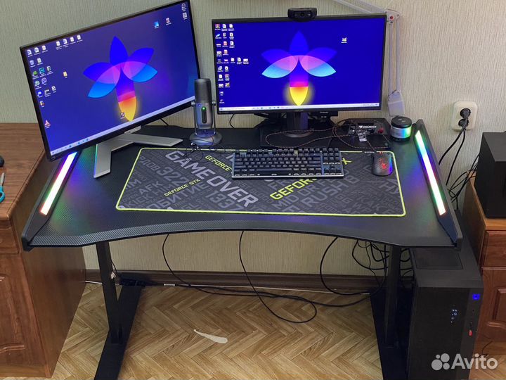 Стол Cougar mars