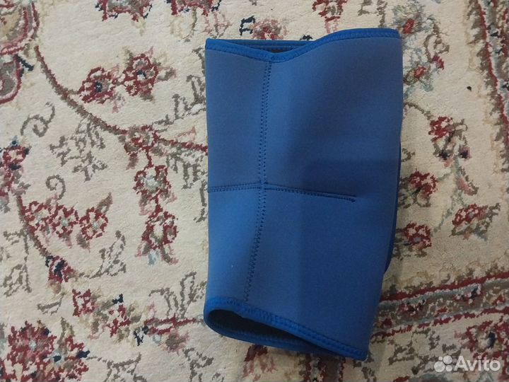 Волейбольные наколенники Demix