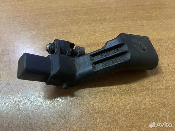 Датчик положения коленвала Skoda Octavia A5 1Z