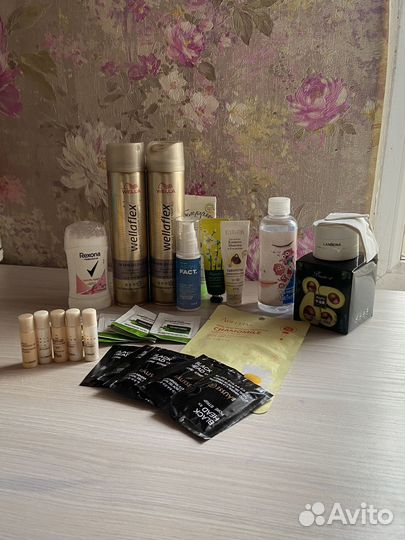 Уходовая и декоротивная косметика пакетом