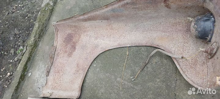 Крыло переднее и дверь газ м20