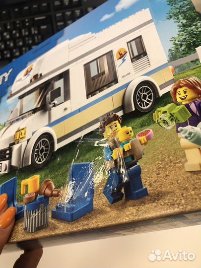 Lego City Отпуск в доме на колесах 60283