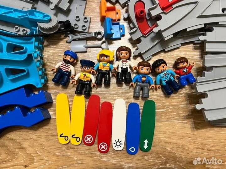 Пакетом Lego duplo железная дорога