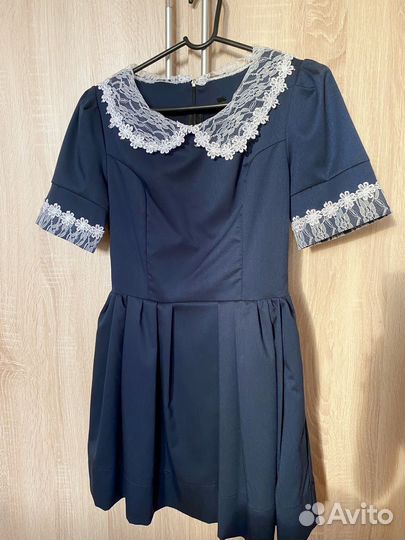 Школьное платье с фартуком